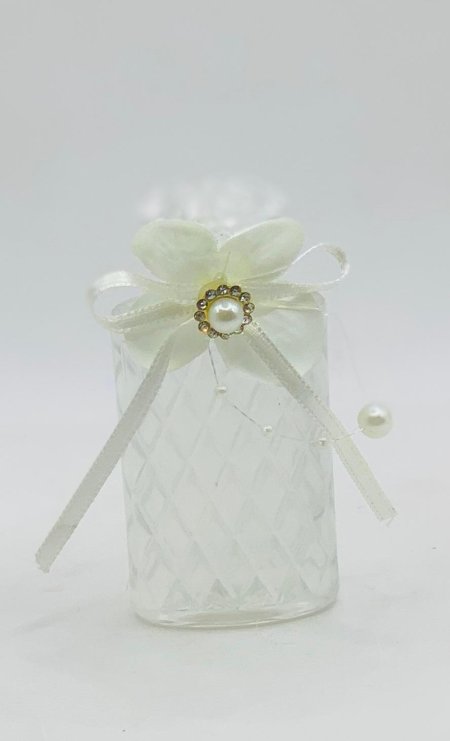 توزيعة عطر مع وردة